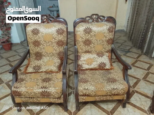 طقم كنب خشب زان عشر مقاعد مع طاولاته في مزع بسيط