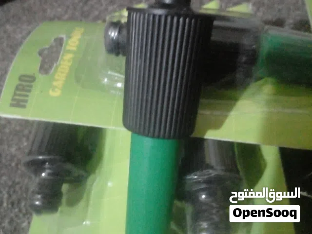 رشاش مياه بلاستيكي لرش الحدائق وري الأشجار والنباتات سهل الاستخدام