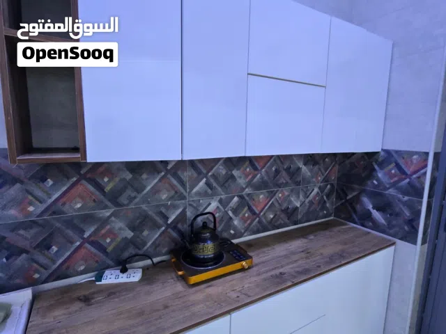 كاونتر MDF شغل ممتاز بطول 2 متر، مع سنك بطول 1 متر وخلاط درجة أولى.