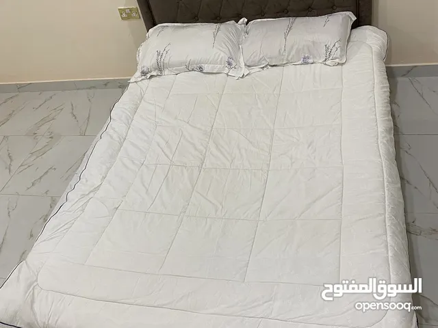 سرير نوم مزدوج + فرشة ( نظيف مستعمل للبيع )