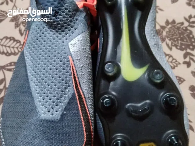 Original football shoes size 40.5