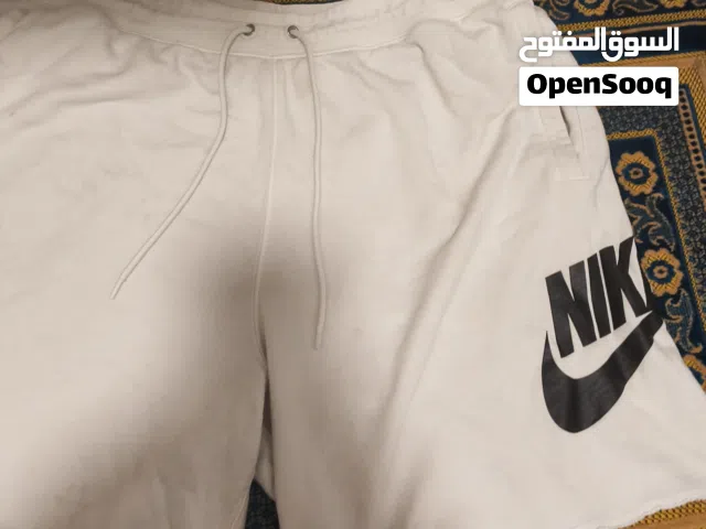 للبيع شورت رياضي  نايك اصلي مقاس XXL حالة ممتازة جدا فقط على 3 دنانير