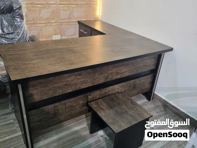 مكتب مدير فاخر بالكامل خشب صلب  مصنوع من خشب قوي ومتين ليمنح مكتبك