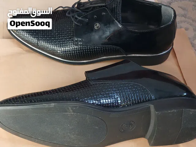 حذاء كلاسيكي