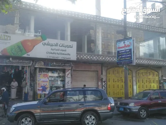 عمارة للايجار جانب سوق قات ومستوصف ثلاثة محلات ودور ثاني وبدروم موقعها ممتاز لاصحاب المطاعم العمارة
