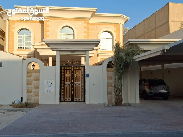 فيلا فاخرة للإيجار في قلب الوكرة – موقع استراتيجي مقابل مركز شرطة الوكرة