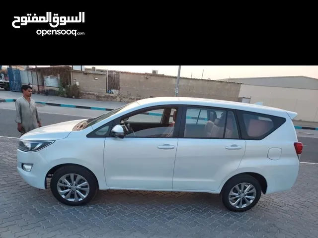 سيارة عائلية للتوصيل مع. السائق لجميع مناطق البحرين متواجد من الساعة 4 مسآء إلى ال12