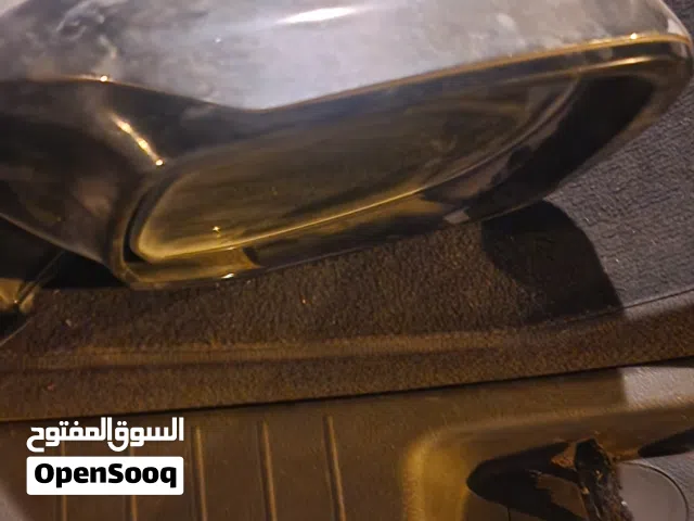 مرآة جانبية جهة اليمين لنيسان بترول نظيفة جدا