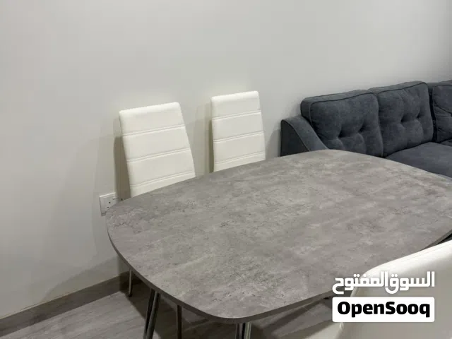 Dining Table with 4 chairs-طاولة مع 4 كراسي