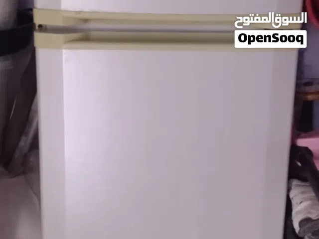 ثلاجه نضيفه وشغاله
