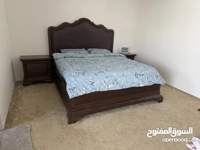 سرير فاخر مستعمل مع مرفقاه luxurious bed set used
