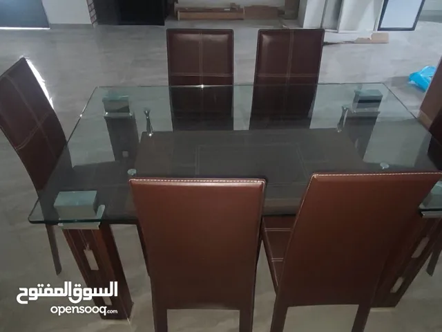 طاولة سفرة تنجيد مع 6 كراسي تنجيد جداد بالكرتونة