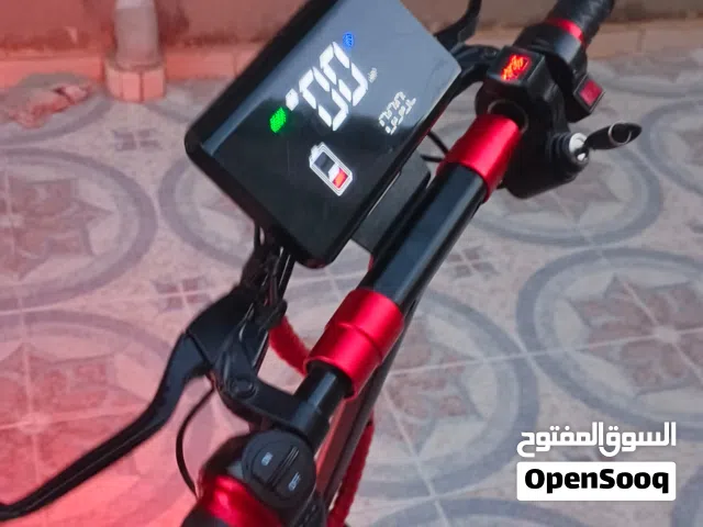 سكوتر الوحش 2025 نظيف للبيع استعمال خفيف جدا وشوف وصف