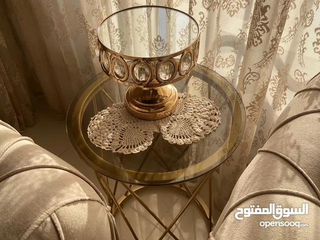 للبيع طقم كنب مع طقم طاولات - بحالة ممتازة