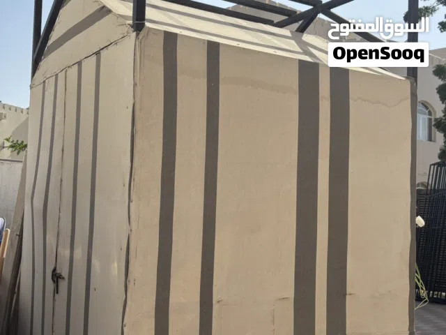 هيكل دورة مياه مخيمات مع مصباح الاضاءة مع مغسلة صغيرة ومرحاض وسعر إضافي لخزان المياه