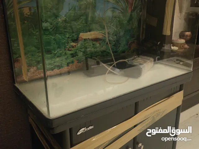 حوض سمك مع دولابه للبيع مباشرة مع رشاش ماء للغسيل