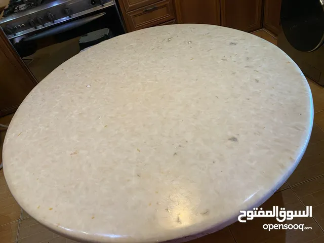 طاولة مطبخ