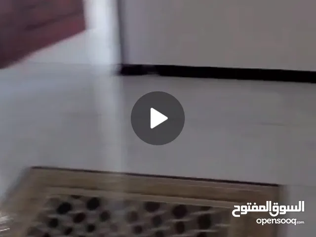 شقه مدخلين ثلاث غرف جديد لوكس سراميك فخمه 11يناير