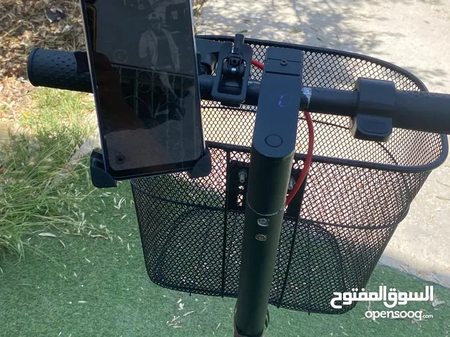 سكوتر شاومي كهربائي المواصفات: ثلاث وضعيات قيادة: Eco Mode: السرعة: 10 كم/ساعة ا