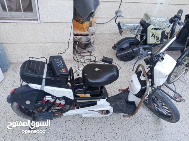 دراجه شحن للبيع دراجه جانت مكسوره من نص ولحمتها البطاريات كلشي مابيهنن العدد5بطاريات ودراجه شغاله ال