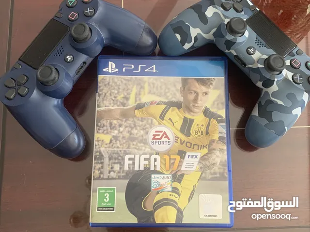 2 PS4 controllers with one video game fifa 17 all original