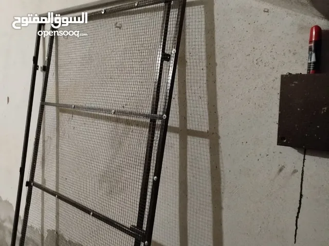 باب حديد  ( شبك) متين وقوي ينفع يستخدم لاي استخدام، بنراعيك بسعر باشي بسيط