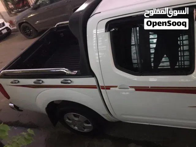 2011 نيسان نافارا LE