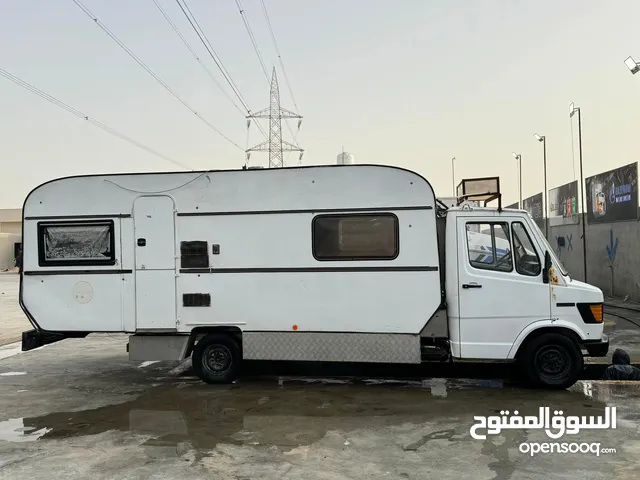 مرسيدس كرنفان207D مجهزه بالكامل مطعم (مطبخ متنقل)