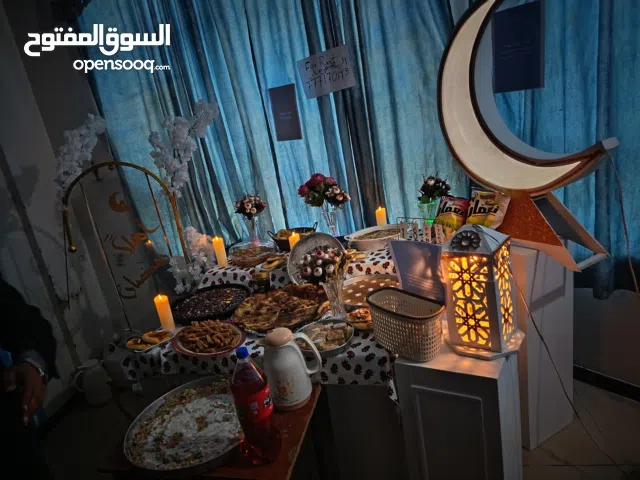 طاوله ديكور لجميع المناسبات ( أعياد ميلاد - خطوبه - شعبانيه - وجميع المناسبات )