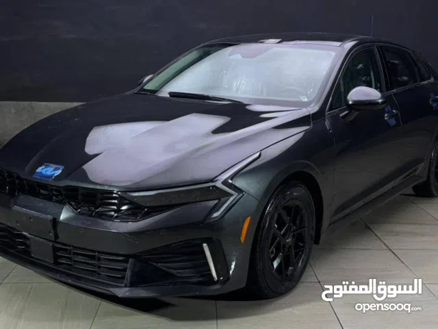 . إعلان كيا K5 (المواصفات الأمريكية الجديدة)  العنوان: للبيع كيا K5 موديل 2024/2025 - زيرو لقطة!