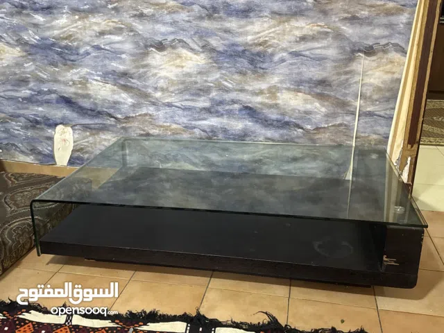 طاوله للبيع ونضيف قليل الاستخدام