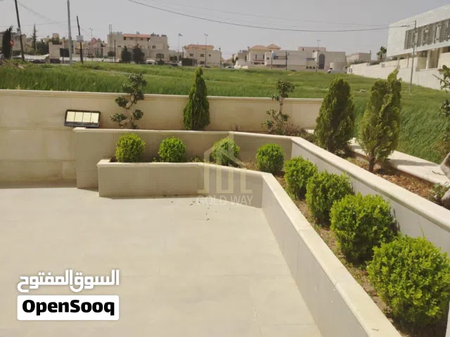 في عبدون بالقرب من تاج مول و السفارة السوريه شقة شبه أرضي 290م مميزة / ref 1225