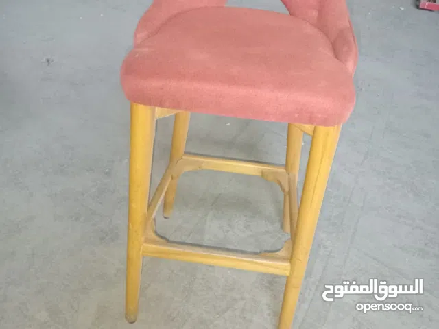 عدد 79 هاى شير خشب منجد قماش برتقالي سعر للهاى شير الواحد 1800 ج - عدد 70 كرسي حديد بمقعد جلد الوان