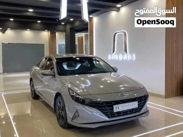 2022 Hyundai Elantra Standard