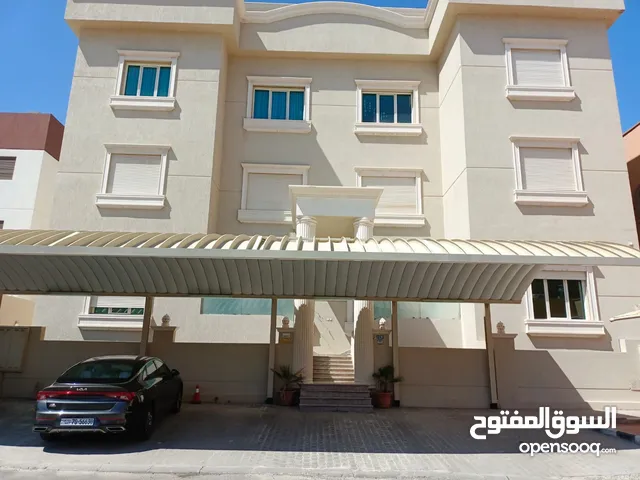 251 m2 More than 6 bedrooms Townhouse for Sale in Al Ahmadi East Al Ahmadi