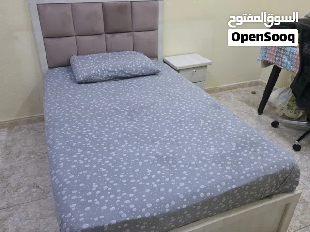 single bed complete new mattress and almirah