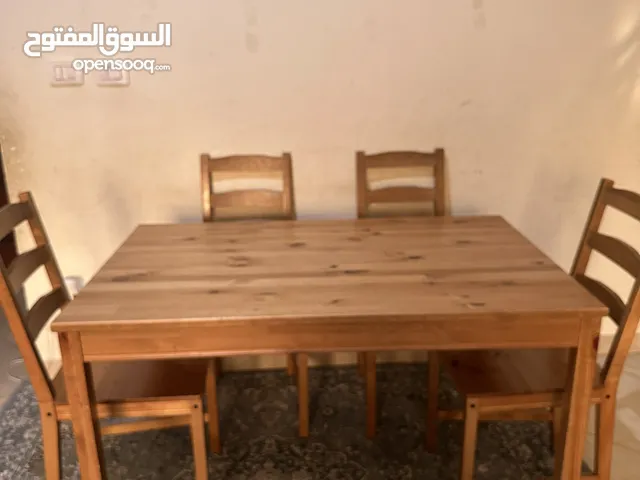 طاولة طعام