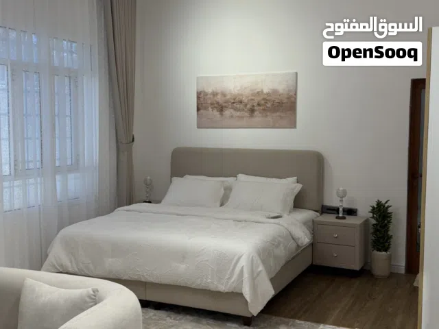 غرفة للإيجار اليومي تشطيبات فندقية  الموقع: الداخليه/نزوى