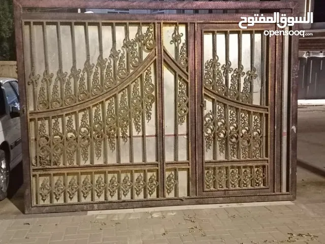 باب ستلايت اخو لجديد قياسه العرض تلث أمتار والارتفاع مترتين وعشرين