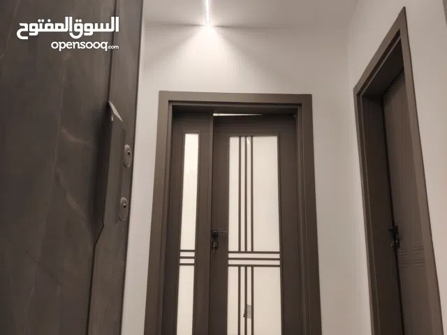 شقة نادرة ، تصميمها الفاخر ، وتشطيبها الراقي ،وبموقع استراتيجي للغاية في منطقة السراج