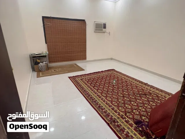 شقة مكونه من غرفتين وغرفه غسيل في بلاد القديم