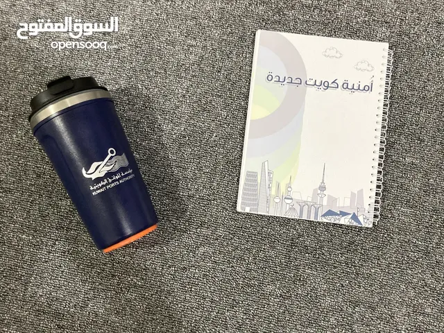 دفتر وكوب قهوة