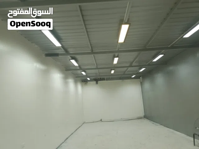 هنجر في موقع تجاري للايجار