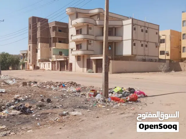 بعد سنة أو سنتين...  لما تسمع إن أسعار الأراضي في الجريف غرب ارتفعت، وتتذكر إنو كانت قدامك قطعة ناصي