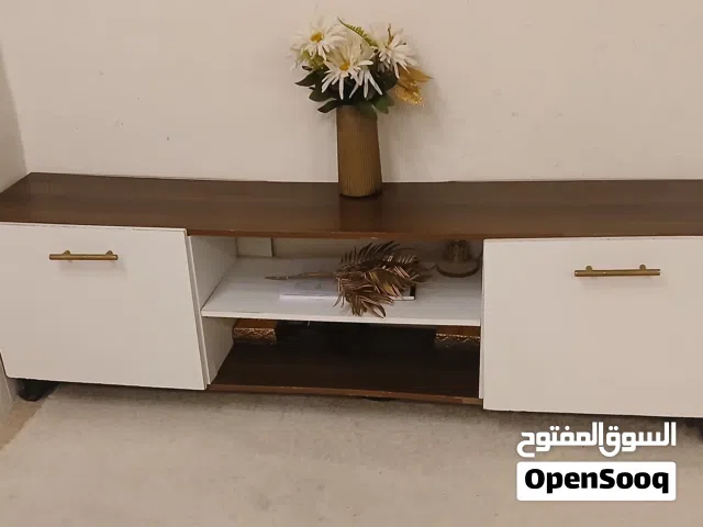 طاولة تلفزيون