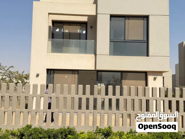 للبيع تاون كورنر في كمبوند ذا سيتي البروج بجوار المركز الطبي العالمي الفيلا متشطبه واستلتمتها بالف