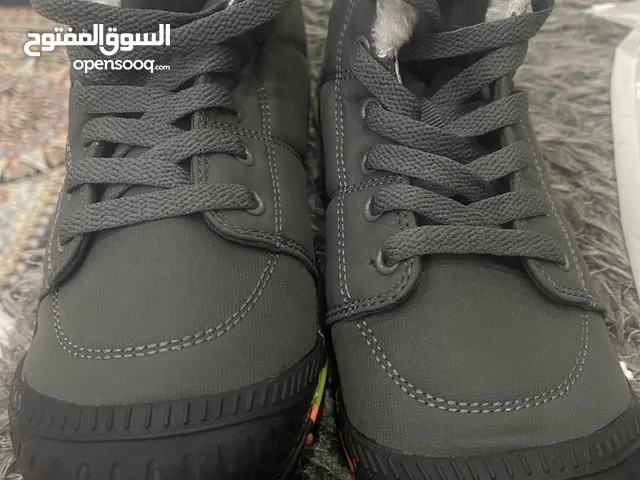 40 Sport Shoes in Basra