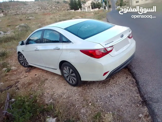 هونداي سوناتا موديل 2015 فل كامل ما عدا الفتحة للبيع بسعر مغري جداً