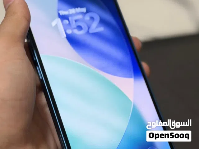 Apple iPhone 13 128 GB in Al Dakhiliya