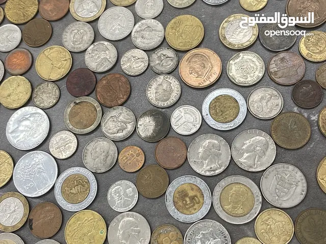 عملات اجنبية وطوابع قديمة